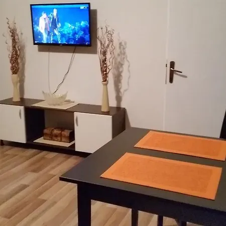 Apartament 45 *